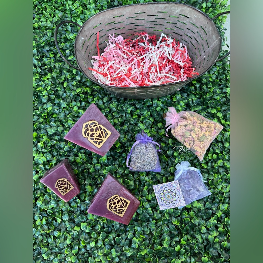 Botanical Wellness & Crystal Set | Rest • Love • Tranquility - Picture 2 of 10